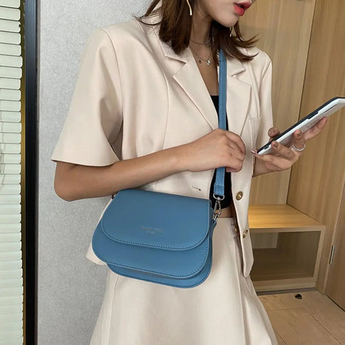 Bolsa Feminina Transversal Pequena com Alça Ajustável