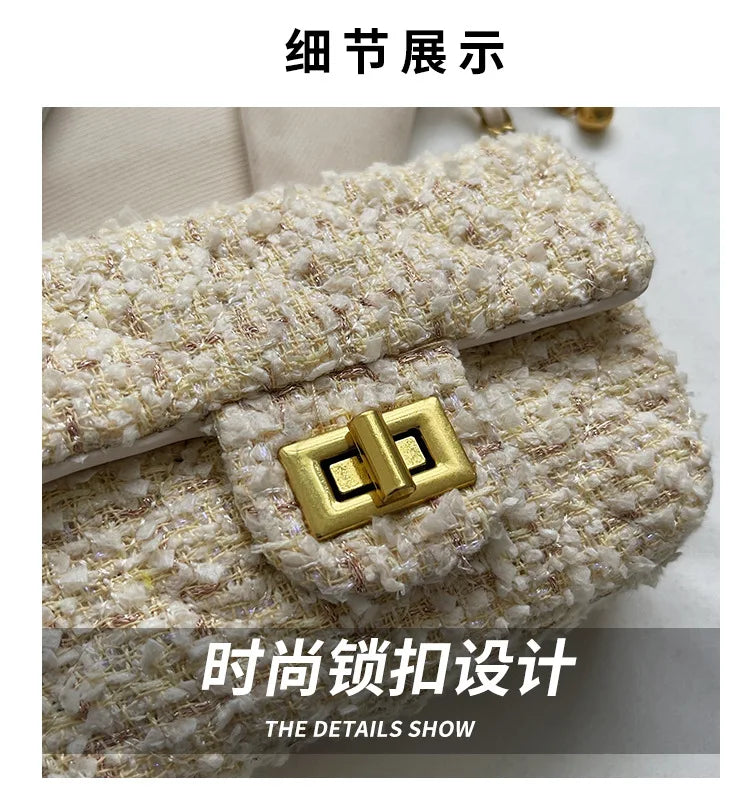 Bolsa Feminina Pequena em Tweed com Corrente Dourada